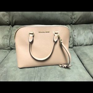 Medium brown Michael kors bag. Brand new.